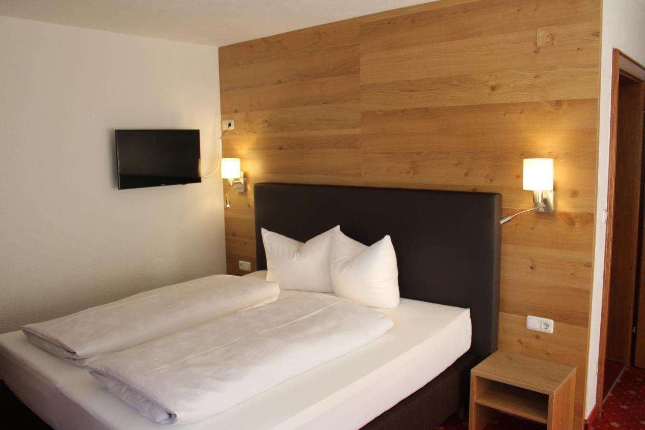 Pension Jaegerhof Sankt Anton am Arlberg Bagian luar foto